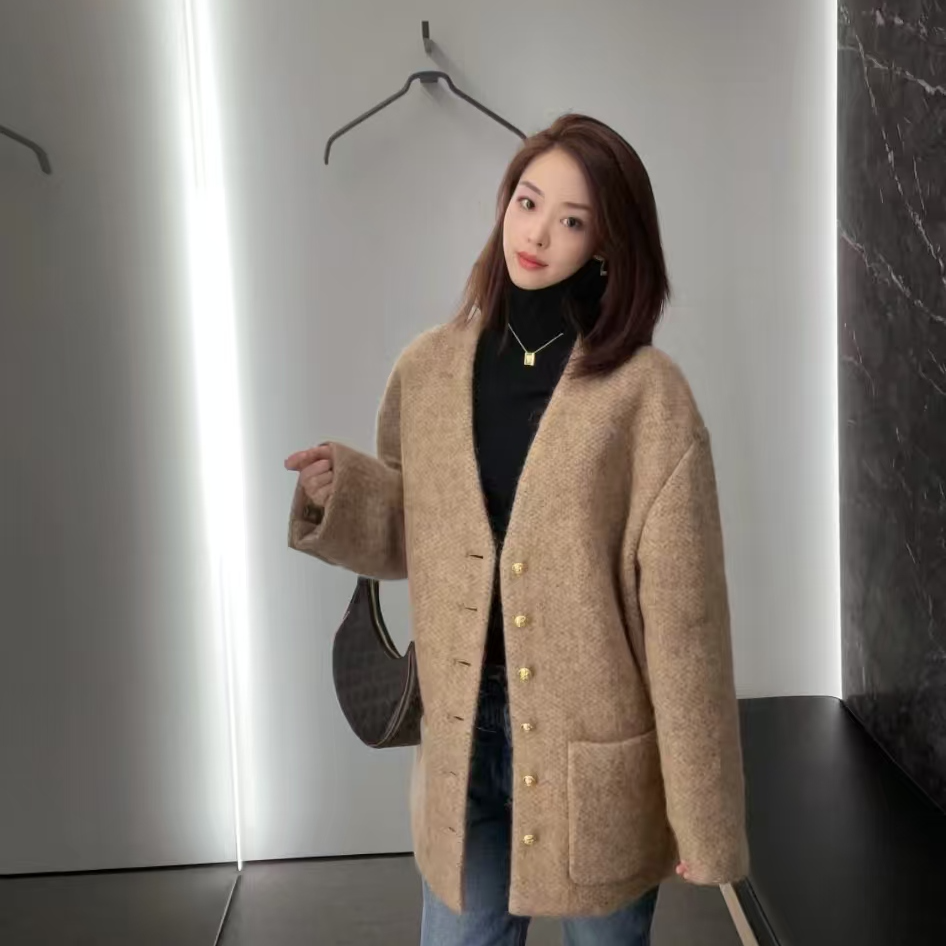 全新未使用 Celine/思琳  奶茶色金扣外套 羊毛+驼毛 36码 M602