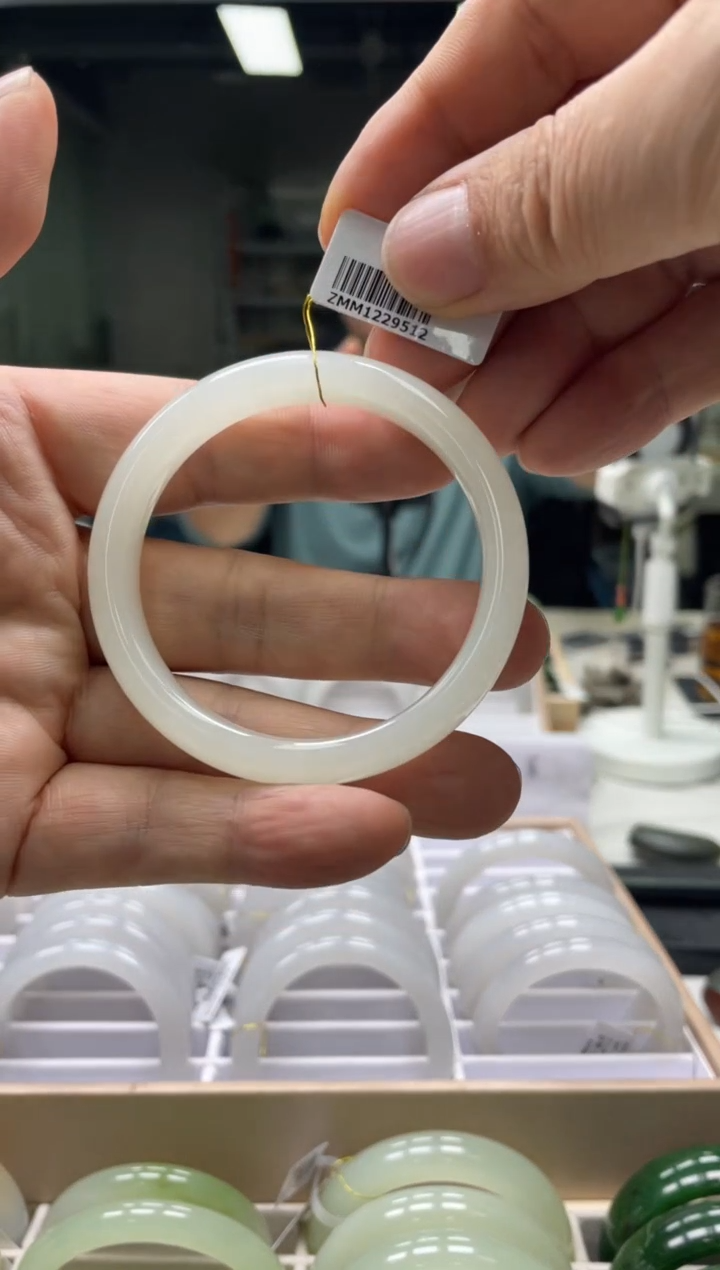 【闪购商品】和田玉手镯未镶嵌编码9512 圈口55-56