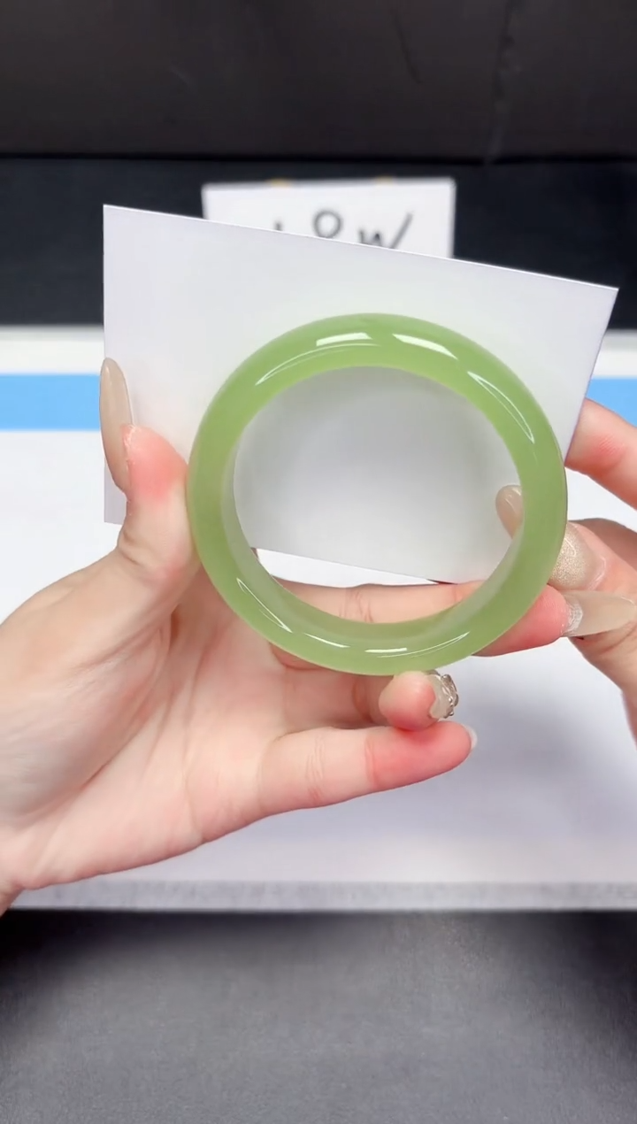 【闪购商品】石英质玉手镯未镶嵌127-55.5