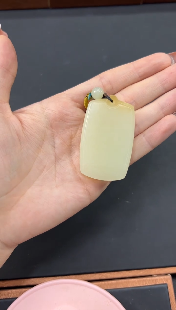 【闪购商品】和田玉吊坠(赠链)未镶嵌且末金山微色差吊坠