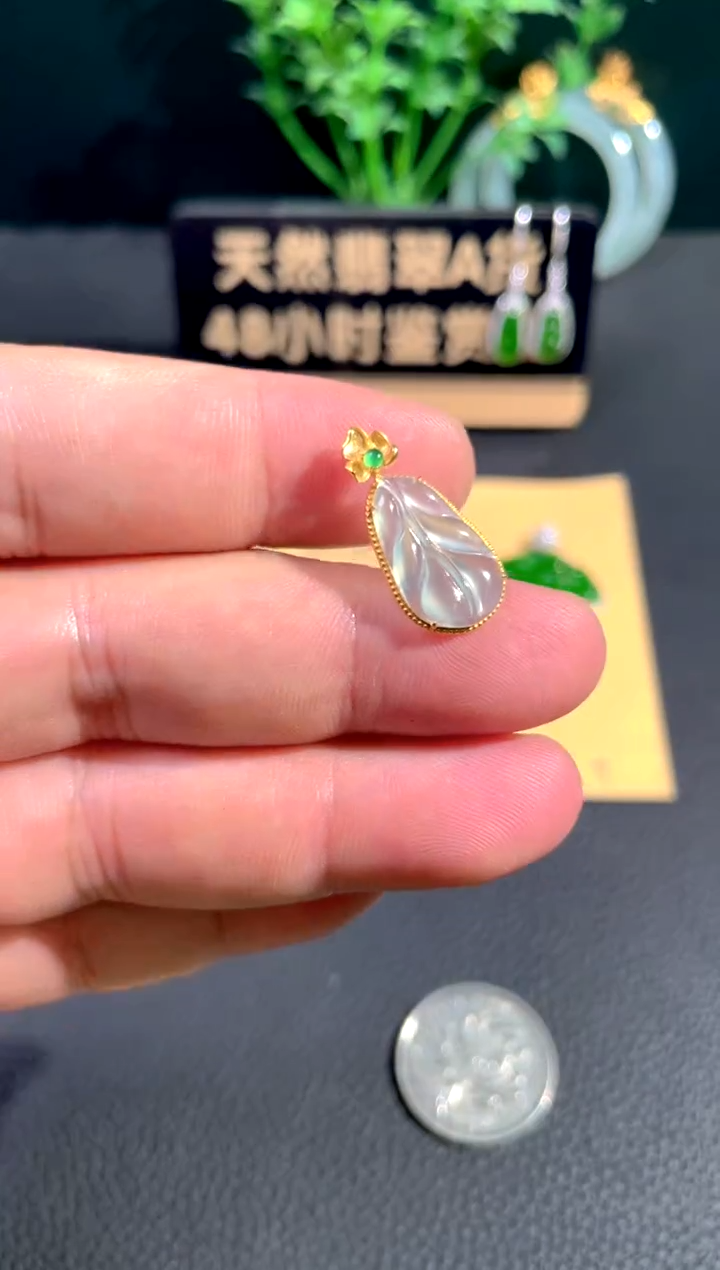 颈饰18K金镶嵌翡翠翡翠