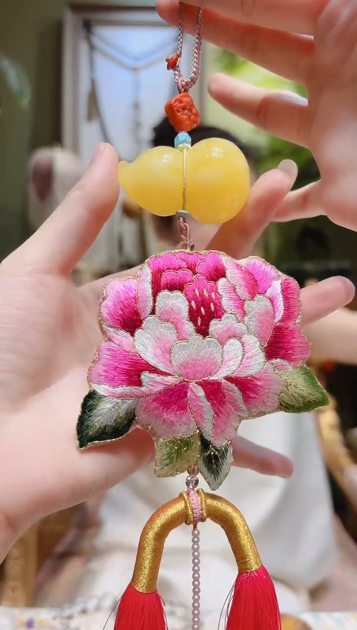 【闪购商品】蜜蜡裸石未镶嵌南红凤九蜜蜡葫芦双流苏车挂