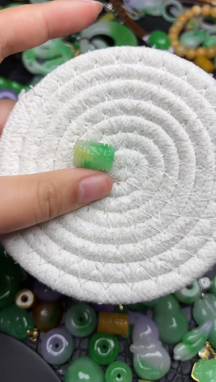 颈饰未镶嵌翡翠缅甸翡翠吊坠