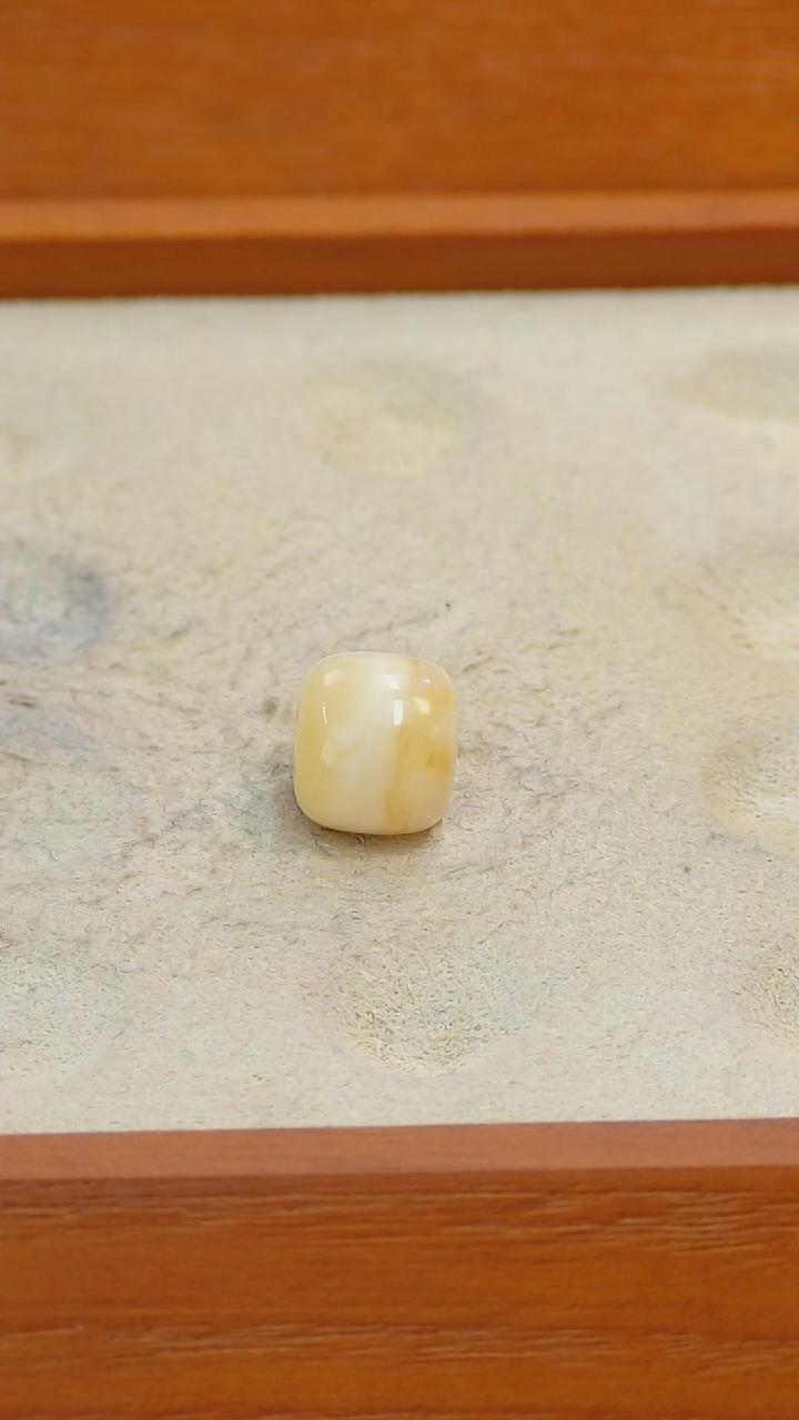 【闪购商品】蜜蜡裸石未镶嵌俄料10*8.8MM0.629克