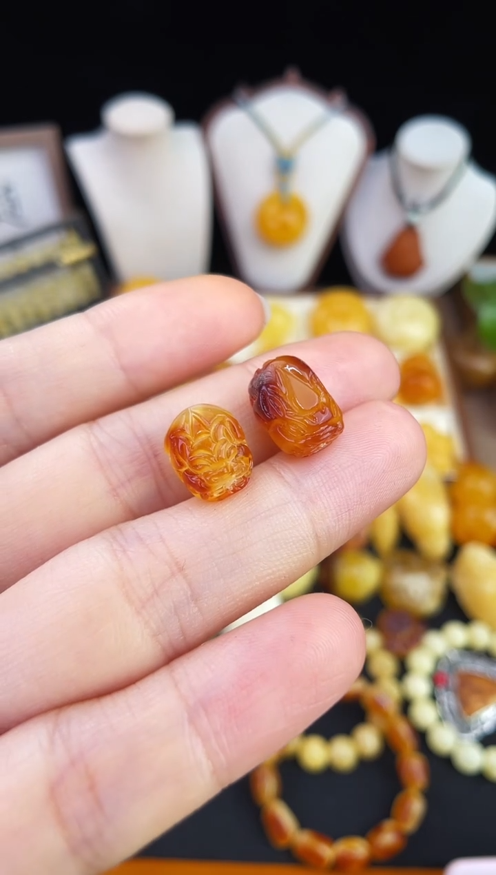 琥珀未镶嵌珠宝奇石多样性发其一