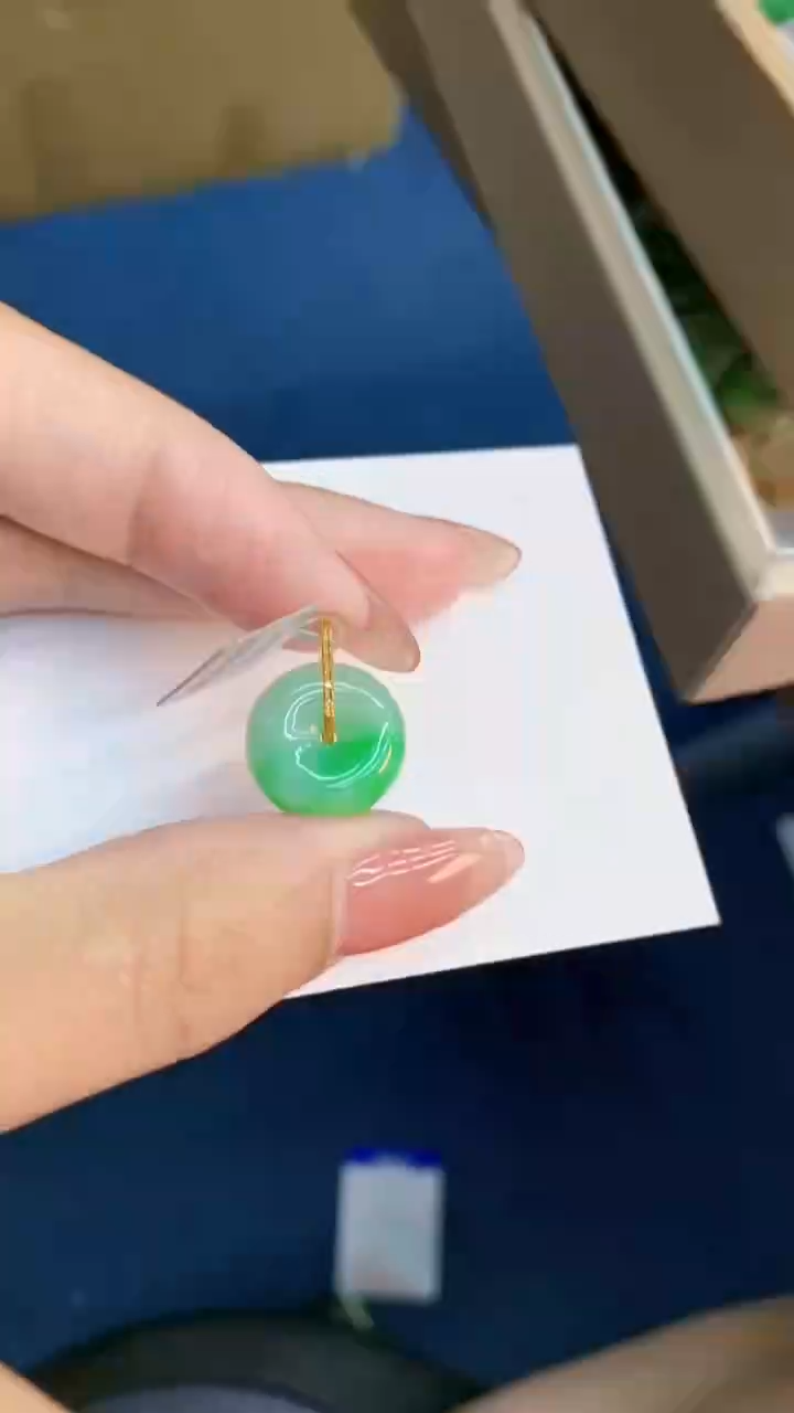 翡翠18K金镶嵌颈饰           1