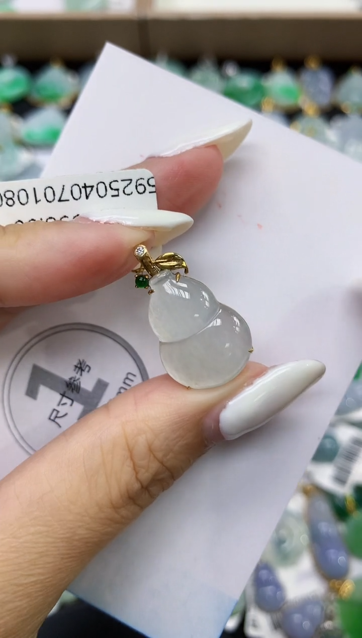 颈饰18K金镶嵌翡翠11111111111