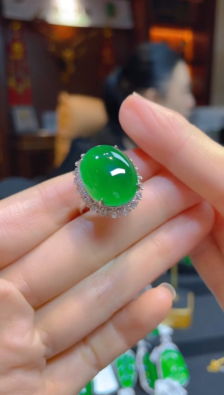 【闪购商品】翡翠戒指18K金镶嵌118400天然A货翡翠戒指