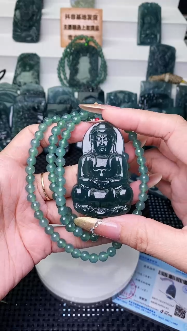 颈饰未镶嵌翡翠 