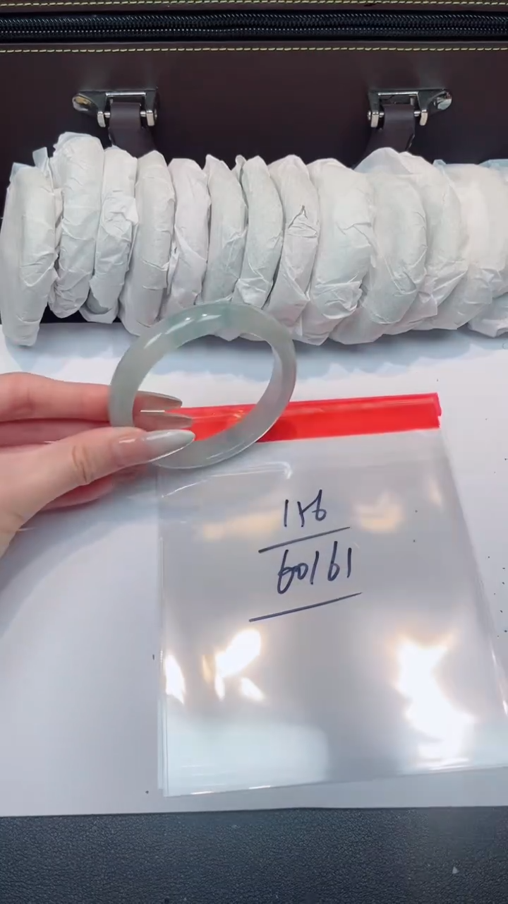 未镶嵌手镯翡翠翡翠手镯断码清默认有瑕NO退换介意勿拍156