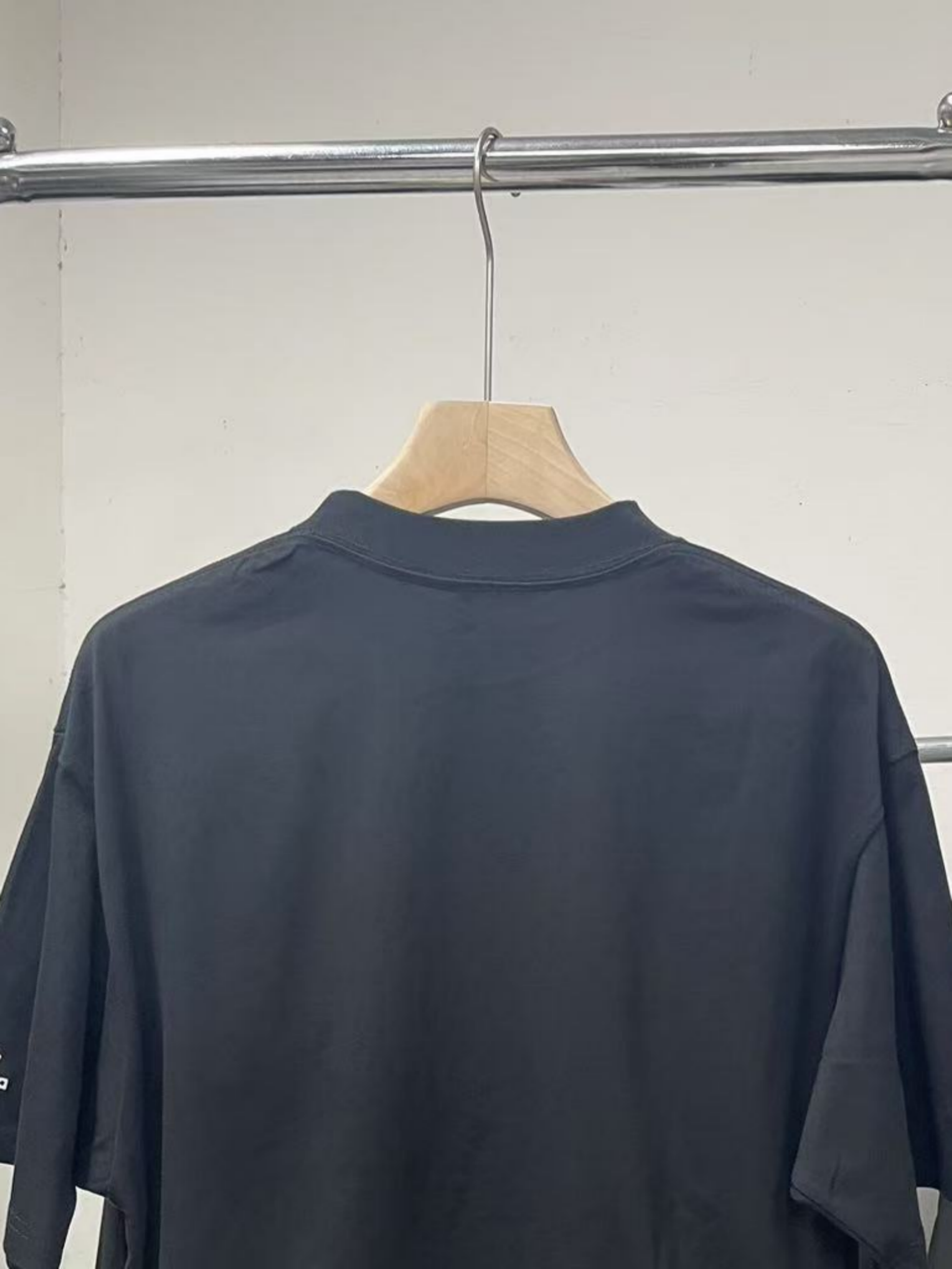 【临时系列】黑色刺绣短袖T恤