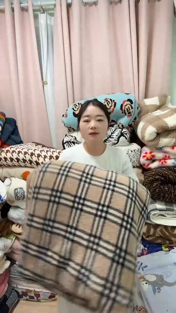 聚酯纤维1.5-2-M-咖黑线条格子-盖毯