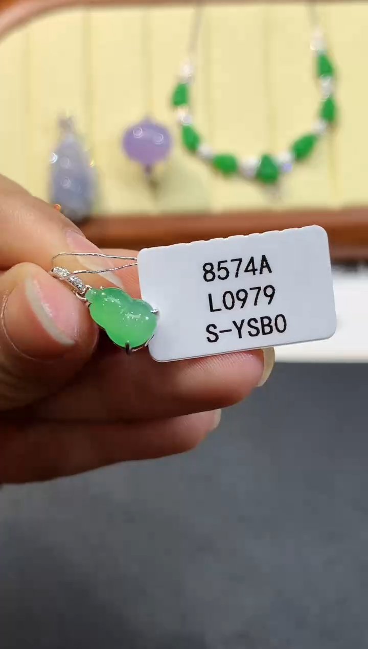 【闪购商品】翡翠吊坠(不含链)18K金镶嵌L0979