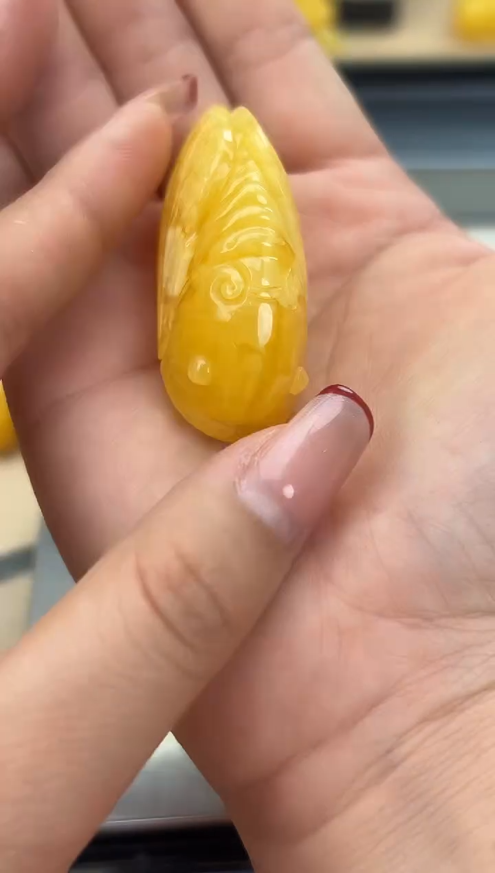 【闪购商品】琥珀裸石未镶嵌蜜蜡吊坠