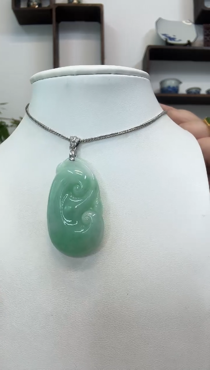 吊坠(赠链)银S925镶嵌翡翠八*娘如意