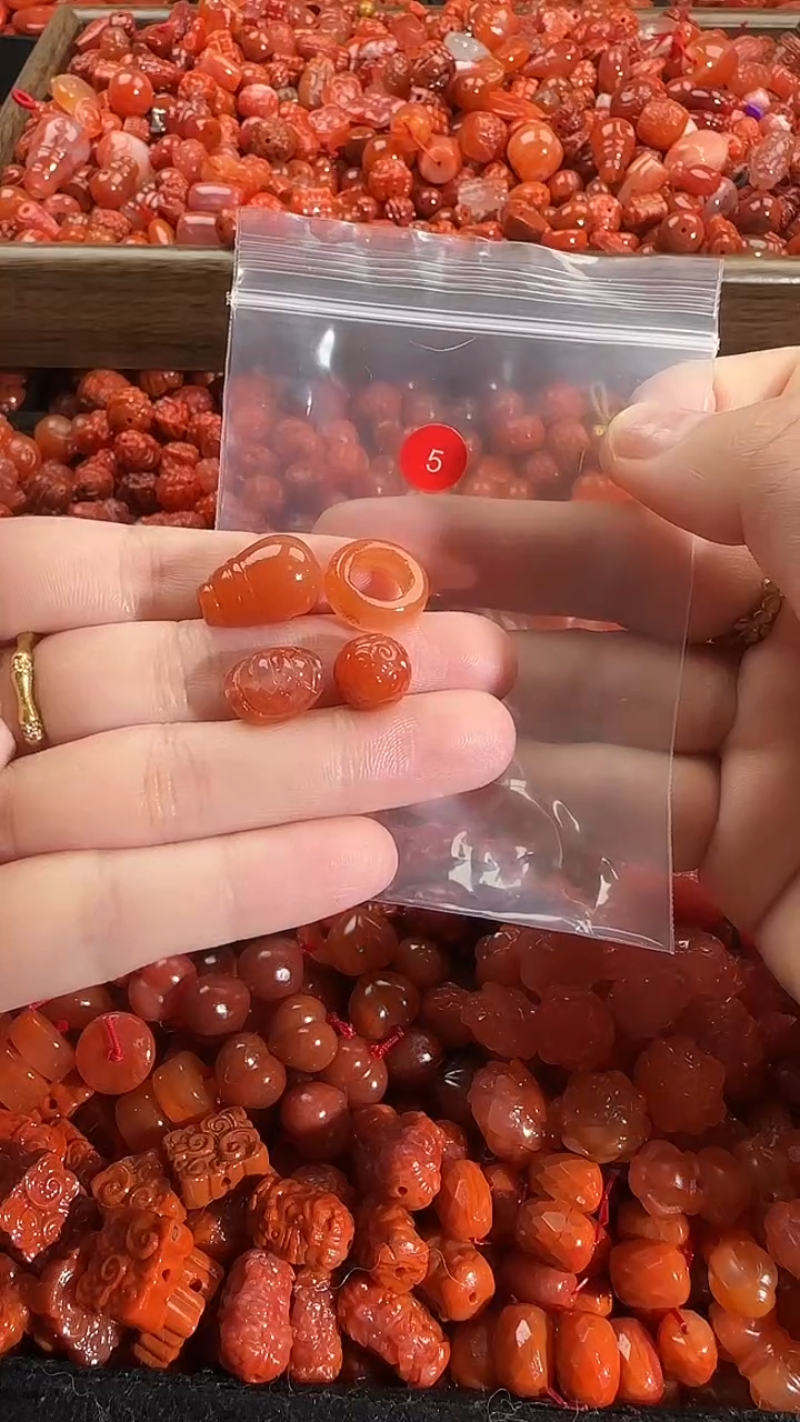 颈饰未镶嵌南红玛瑙1
