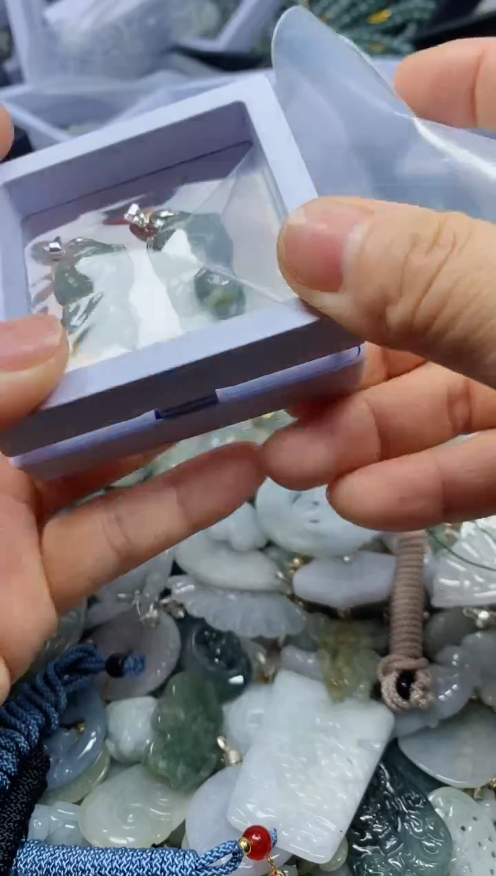 【闪购商品】翡翠吊坠(不含链)未镶嵌39706