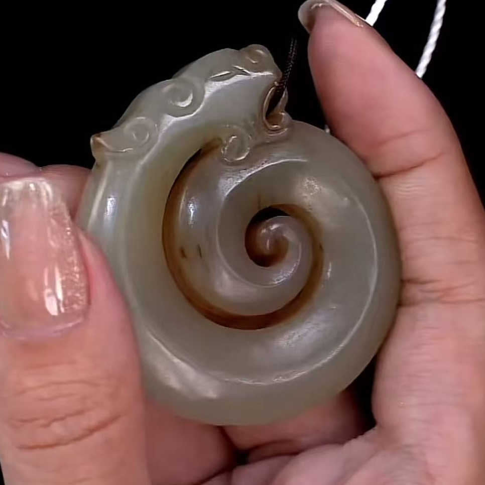 明代和田玉龙扣