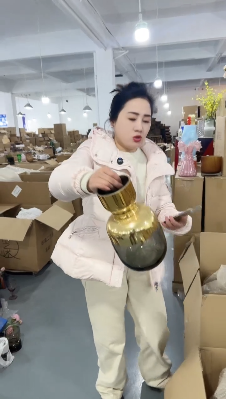 【闪购商品】玻璃安琪花瓶微瑕-AYS1