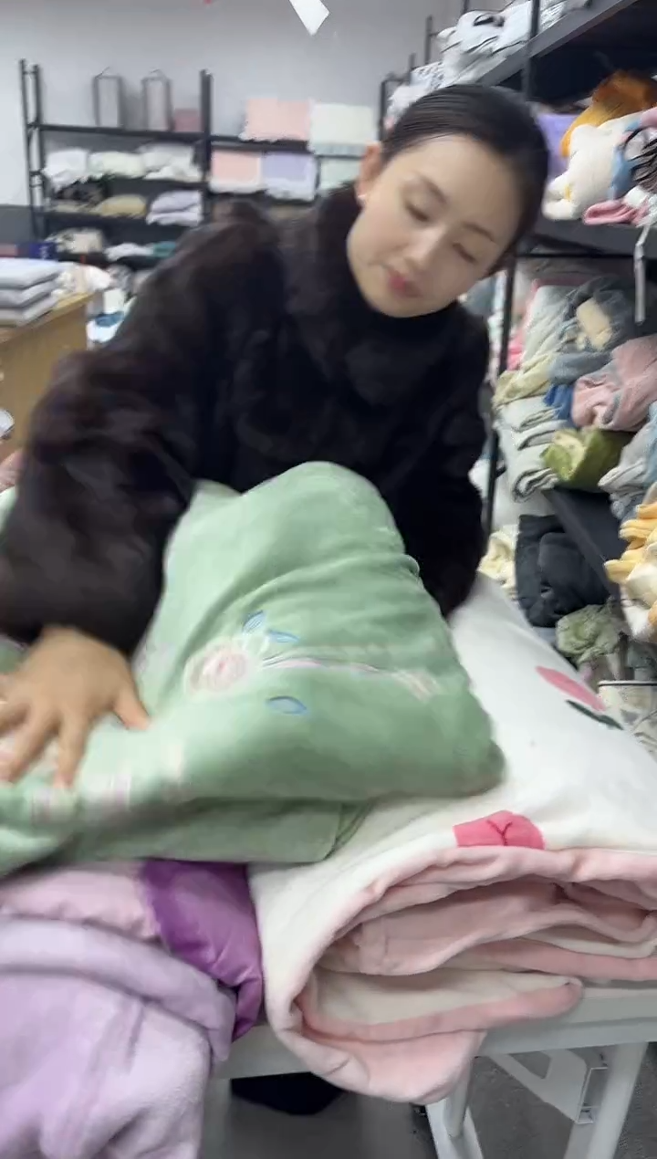 氨纶2米手捧花刺绣两件套绿色