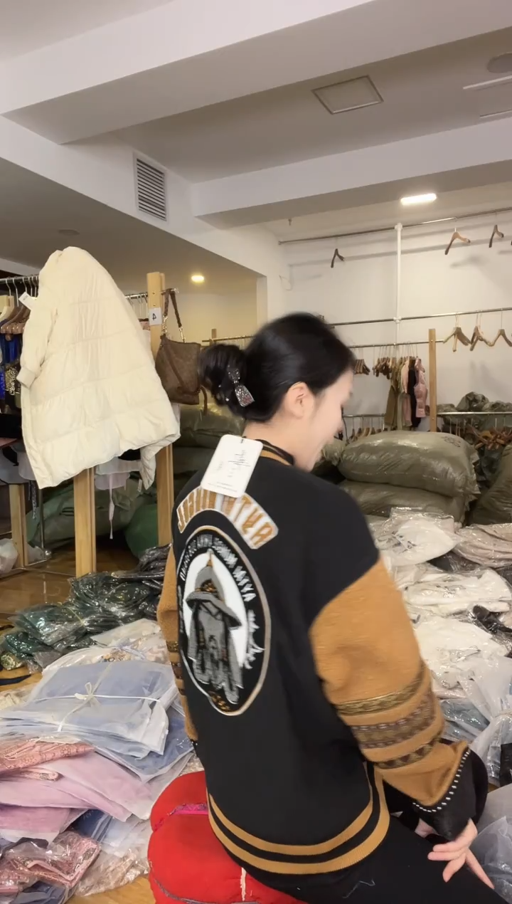 M码     110斤  棒球服