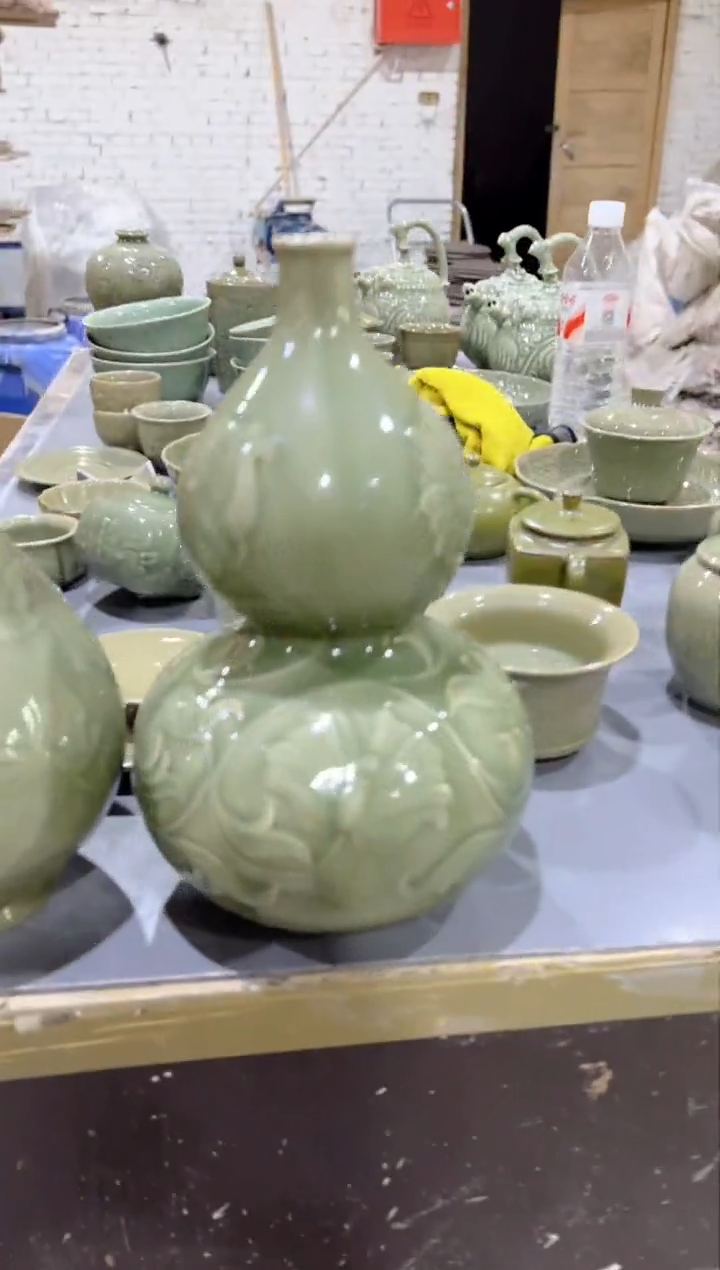 微瑕】耀州窑葫芦瓶一个