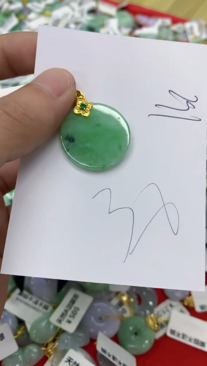 翡翠未镶嵌颈饰翡翠