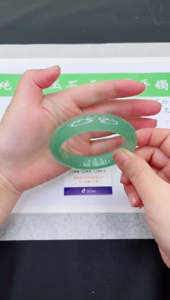 【闪购商品】石英质玉手镯未镶嵌D51-56+