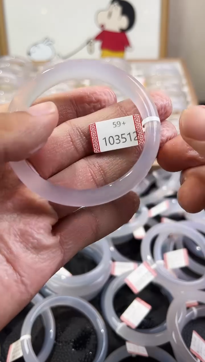 玛瑙/玉髓手镯未镶嵌l***9103512