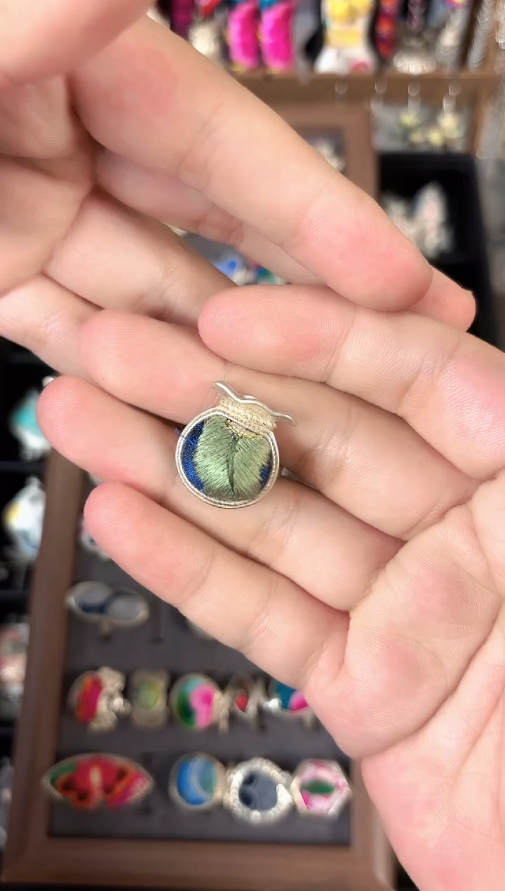 彩云南阁非遗老绣饰品669*