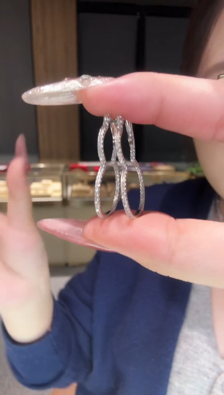 【闪购商品】钻石耳饰18K金镶嵌葫芦