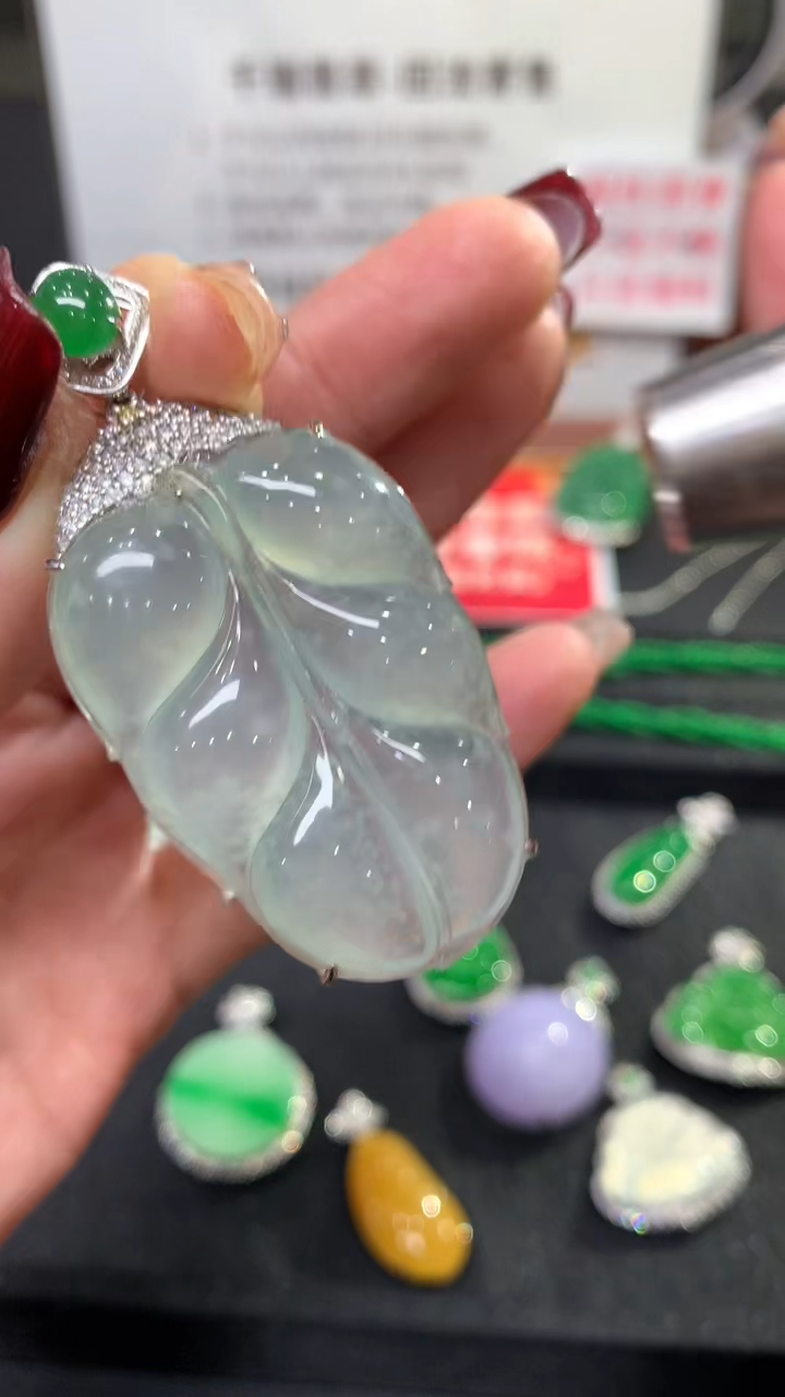 【闪购商品】翡翠吊坠(不含链)18K金镶嵌叶子回流不退不换|13800+0