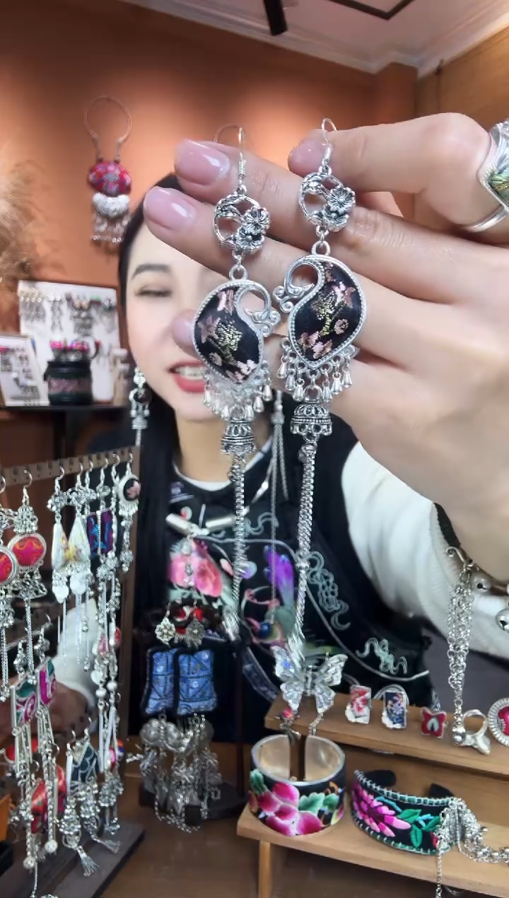 【闪购商品】刺绣纯手工民族风耳环