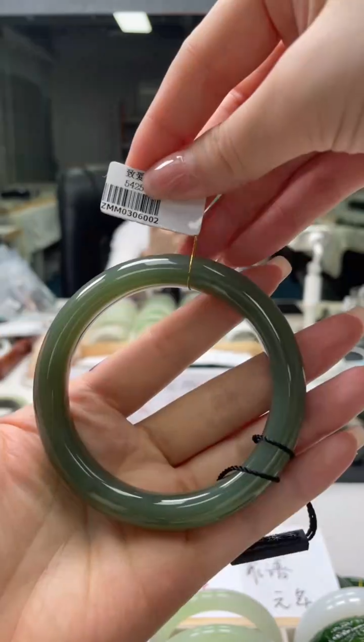 和田玉手镯未镶嵌编码 6002圈口59-60