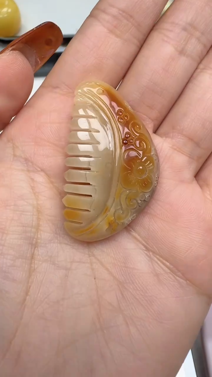 裸石琥珀未镶嵌如图