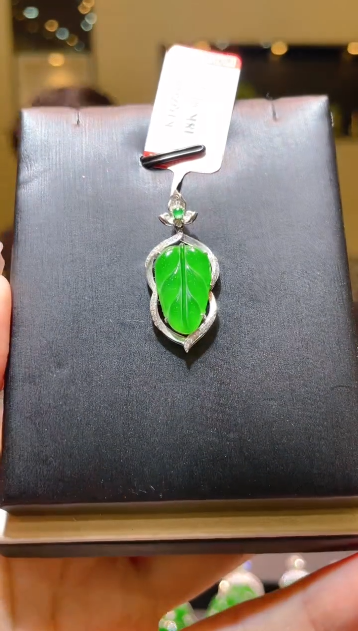 【闪购商品】翡翠吊坠(赠链)18K金镶嵌A81