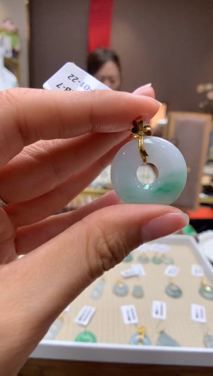 【闪购商品】翡翠颈饰18K金镶嵌甜甜圈