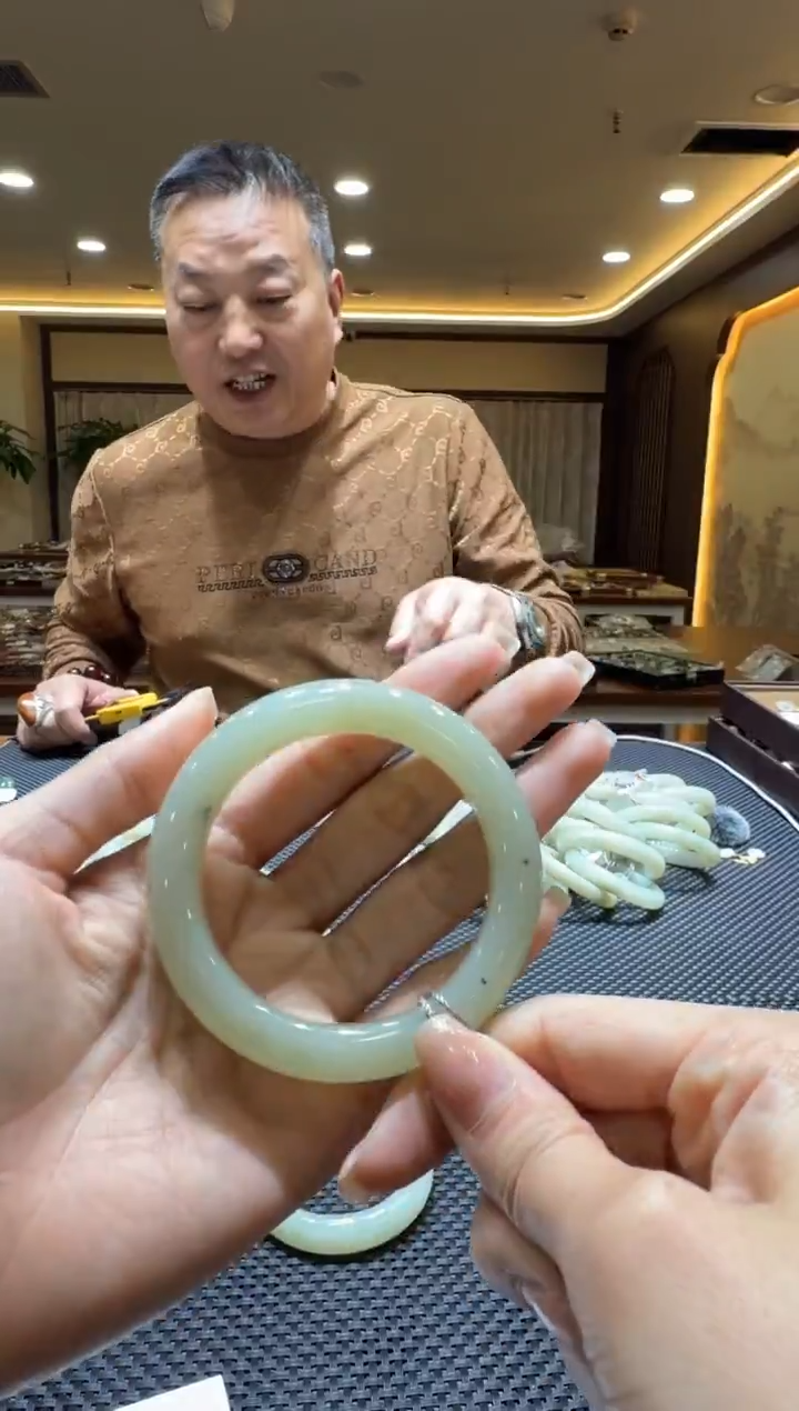 颈饰未镶嵌和田玉手镯56