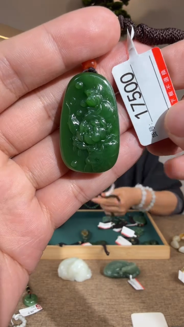 颈饰未镶嵌和田玉1