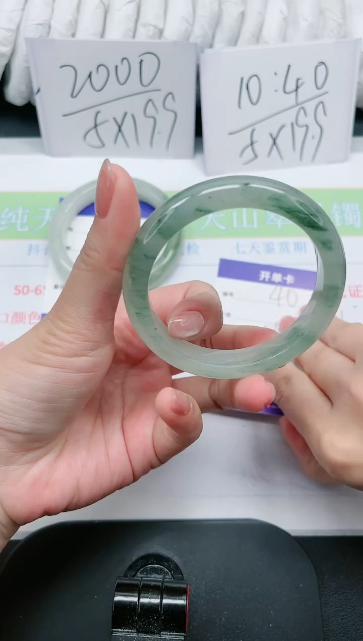 【闪购商品】石英质玉手镯未镶嵌40