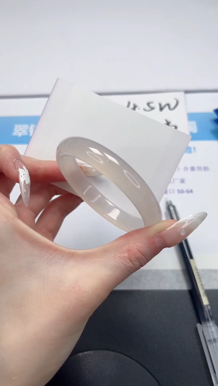 【闪购商品】石英质玉手镯未镶嵌V155-56.5