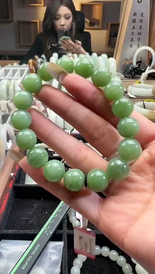 【闪购商品】和田玉手串未镶嵌且末料黑羊洞碧玉手串卡12