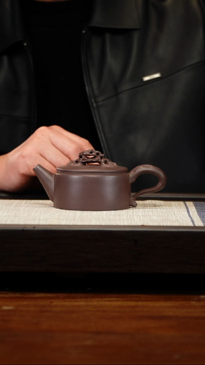 茶壶紫砂旮*四底天际