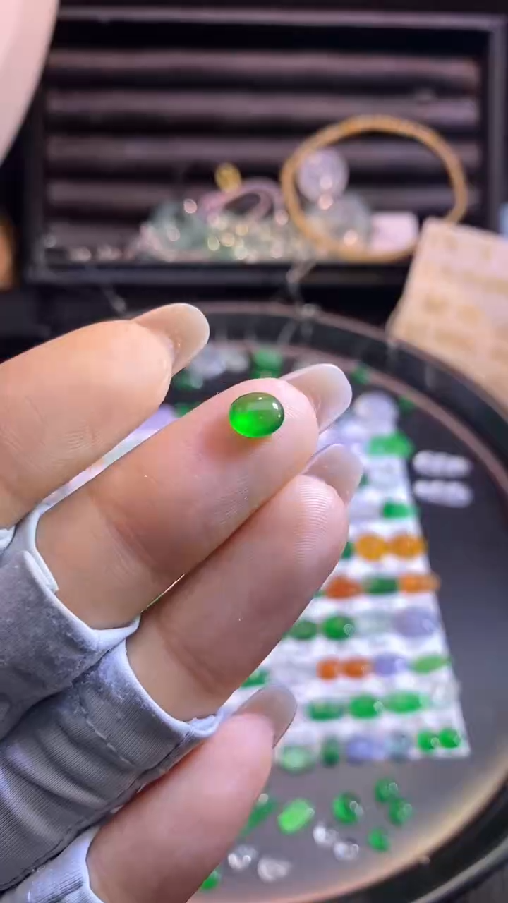 翡翠挂件未镶嵌蛋