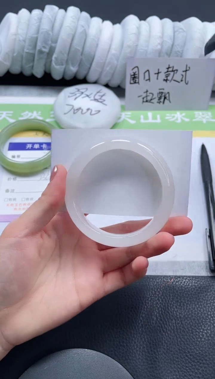 【闪购商品】石英质玉手镯未镶嵌A79-58+