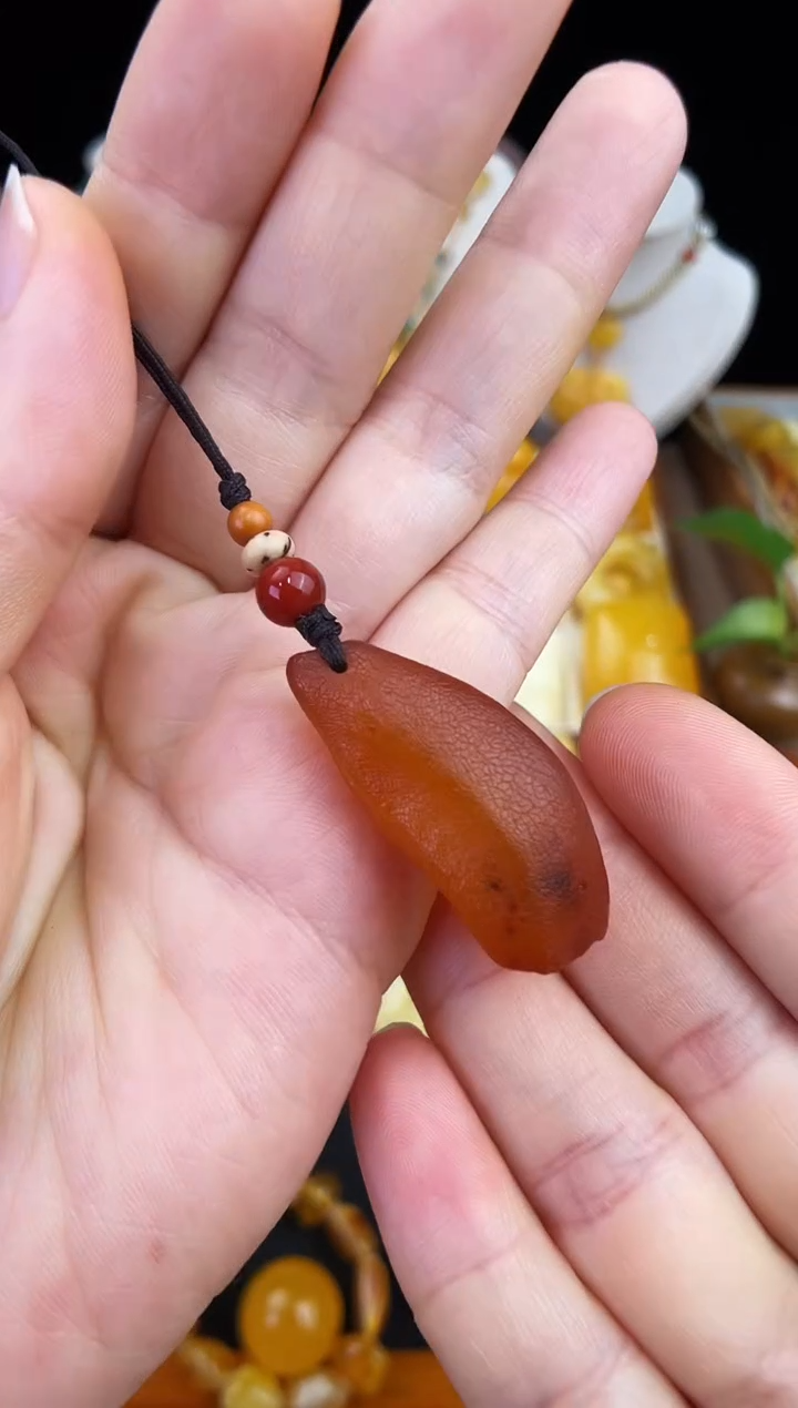 琥珀未镶嵌珠宝奇石柒月