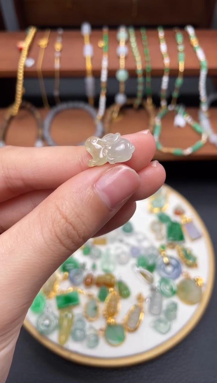 【闪购商品】翡翠吊坠(不含链)未镶嵌一个  JK257