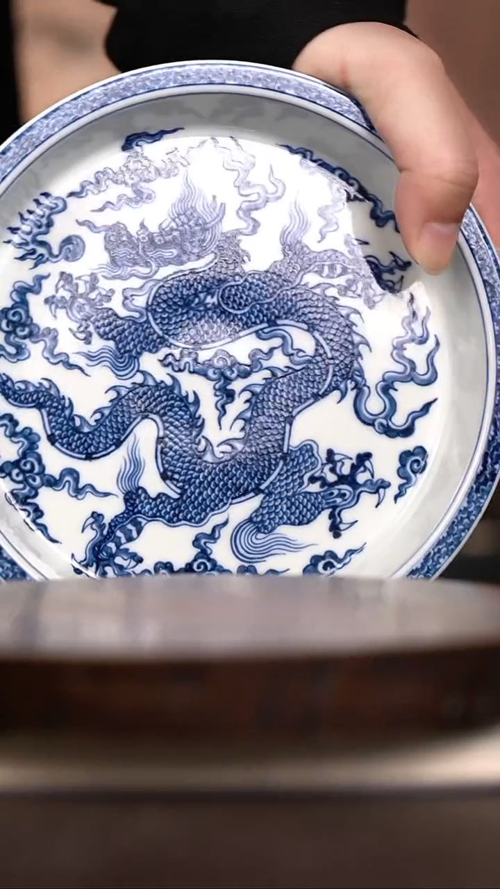 微瑕福利  现代瓷壶承