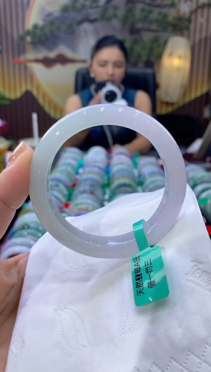 翡翠手镯未镶嵌多人05875