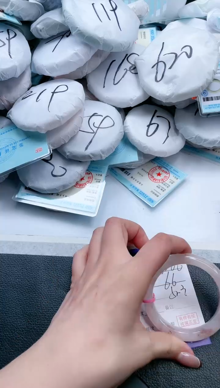 【闪购商品】石英质玉手镯未镶嵌20V266-52